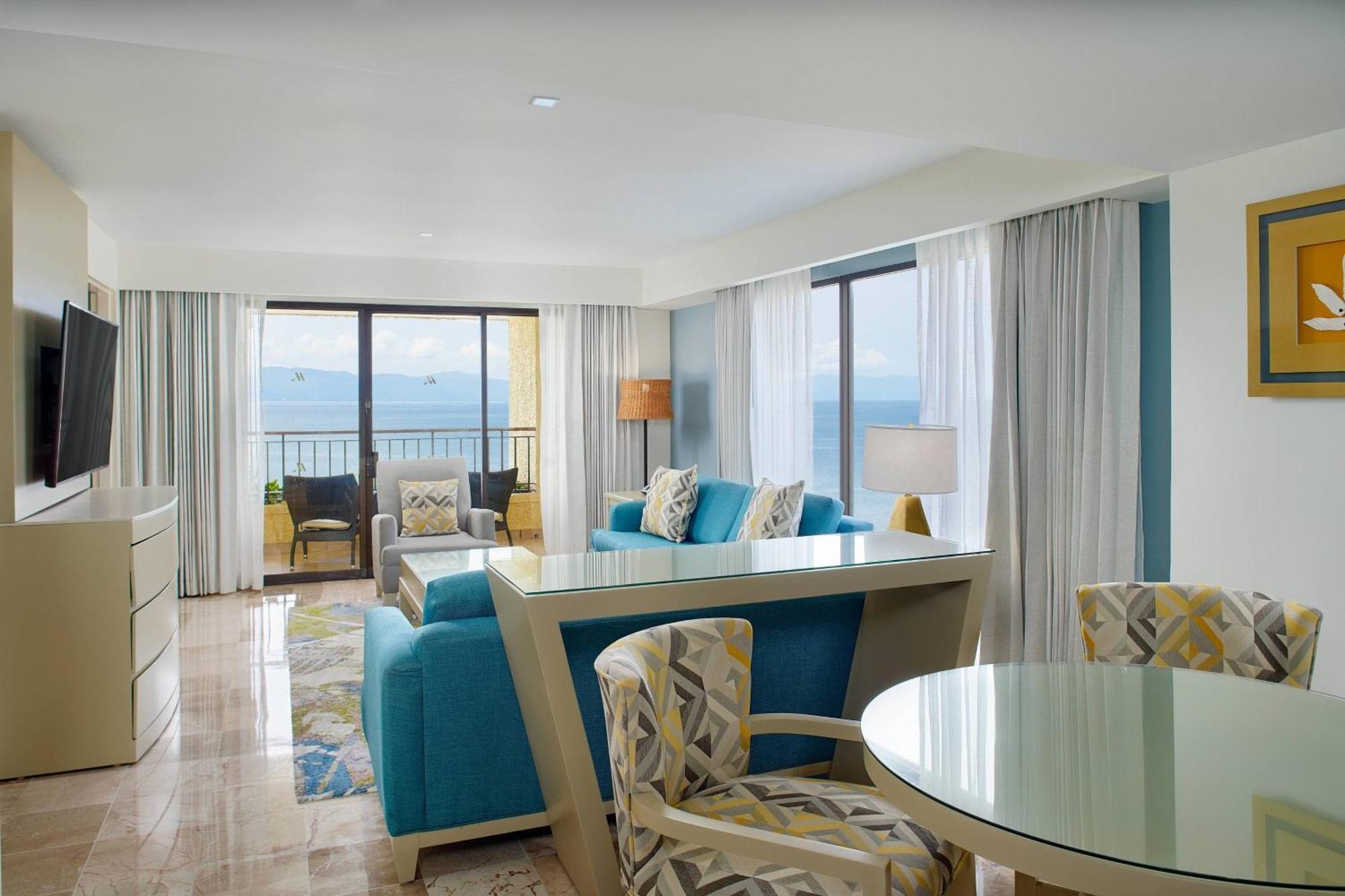 Governor Suite 1 Bedroom Larger Suite 1 King Oceanfront